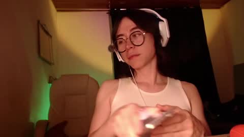 Snapshot of emily_pearl_ chatting on 12-08-24, 01:35 emily_pearl_ online show from 12-08-24, 01:35