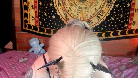 Snapshot of emily_salvatore chatting on 02-05-25, 12:53 emily_salvatore online show from 02-05-25, 12:53