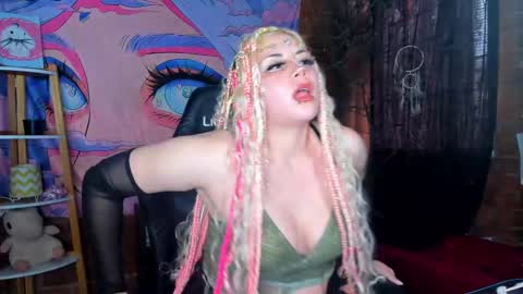 Snapshot of emily_salvatore chatting on 10-03-25, 07:00 emily_salvatore online show from 10-03-25, 07:00