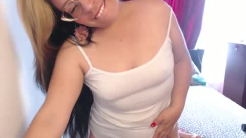 Snapshot of emily_sexy69 chatting on 02-21-25, 06:04 Emily online show from 02-21-25, 06:04