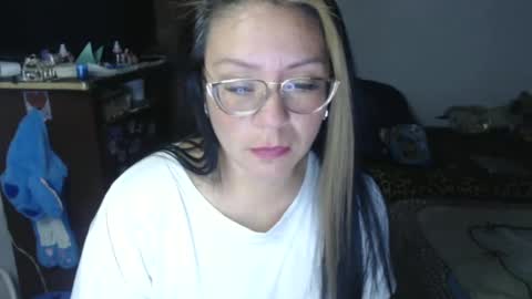 Snapshot of emily_sexy69 chatting on 09-26-25, 06:17 Emily online show from 09-26-25, 06:17