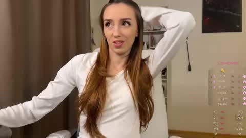 Lia online show from 11-23-25, 09:25