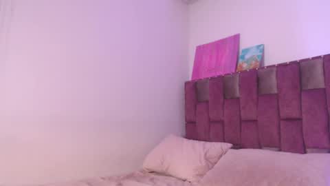 Snapshot of emily_w2 chatting on 09-17-25, 03:41 emily_w2 online show from 09-17-25, 03:41