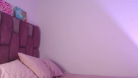 Snapshot of emily_w2 chatting on 10-25-25, 04:20 emily_w2 online show from 10-25-25, 04:20