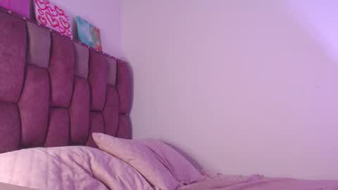 Snapshot of emily_w2 chatting on 10-26-25, 03:45 emily_w2 online show from 10-26-25, 03:45