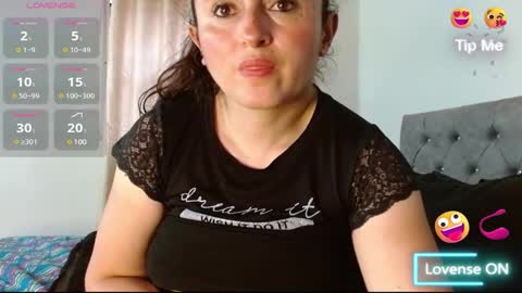 Snapshot of emily_white00 chatting on 02-26-25, 10:31 emily online show from 02-26-25, 10:31