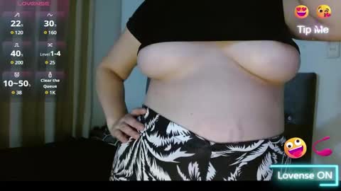 Snapshot of emily_white00 chatting on 03-10-25, 11:06 emily online show from 03-10-25, 11:06