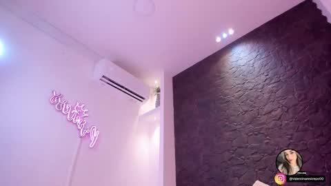 Snapshot of emilyallen_1 chatting on 11-20-25, 04:01 emilyallen_1 online show from 11-20-25, 04:01