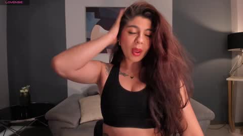 Emily Armstrong online show from 01-20-25, 12:18