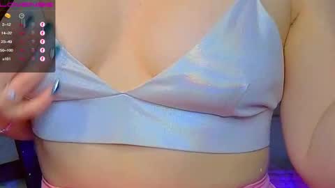 Snapshot of emilyart_ chatting on 01-26-25, 01:41 artist Emily online show from 01-26-25, 01:41