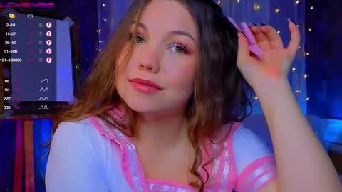 Snapshot of emilyart_ chatting on 02-10-25, 02:30 artist Emily online show from 02-10-25, 02:30