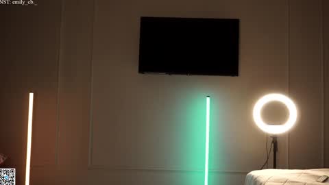 Snapshot of emilybatee chatting on 12-06-24, 07:45 emilybatee online show from 12-06-24, 07:45