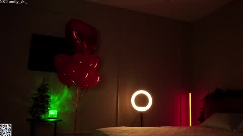 Snapshot of emilybatee chatting on 02-15-25, 04:45 emilybatee online show from 02-15-25, 04:45