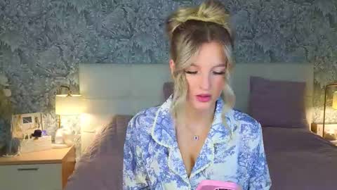 emilydancee online show from 11-07-25, 04:23