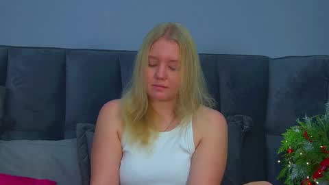 Snapshot of emilyevansen chatting on 12-05-25, 06:33 Emily online show from 12-05-25, 06:33