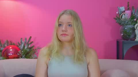 Snapshot of emilyevansen chatting on 12-15-25, 06:23 Emily online show from 12-15-25, 06:23