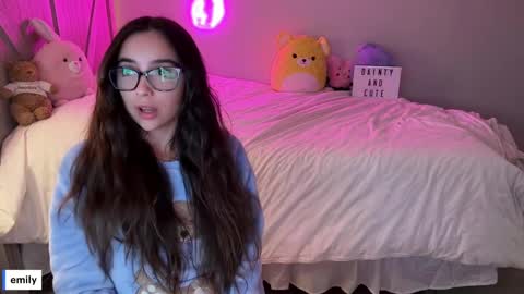 Snapshot of emilyfawn chatting on 09-12-25, 04:23 emilyfawn online show from 09-12-25, 04:23