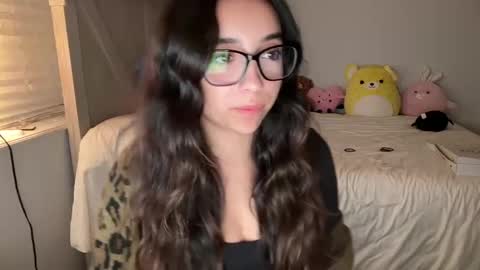 Snapshot of emilyfawn chatting on 09-23-25, 04:04 emilyfawn online show from 09-23-25, 04:04