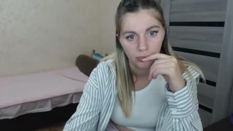 Snapshot of emilyfork chatting on 09-09-25, 02:38 emilyfork online show from 09-09-25, 02:38