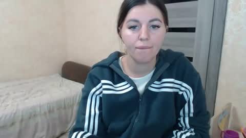 Snapshot of emilyfork chatting on 10-19-25, 02:18 emilyfork online show from 10-19-25, 02:18