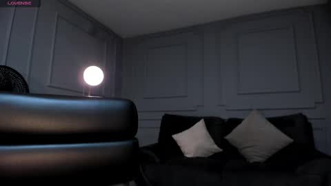 Emily online show from 11-04-25, 03:05