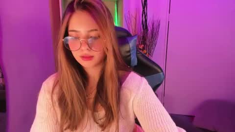 Snapshot of emilykarterr chatting on 02-14-25, 07:02 VALEEEN online show from 02-14-25, 07:02