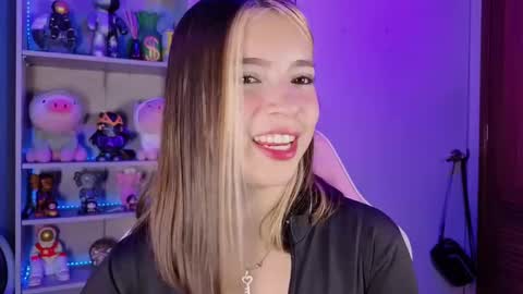 Snapshot of emilykarterr chatting on 10-02-25, 04:25 VALEEEN online show from 10-02-25, 04:25