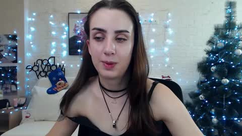 Snapshot of emilylayer chatting on 12-19-24, 04:56 Emyli online show from 12-19-24, 04:56