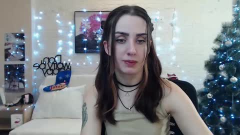Snapshot of emilylayer chatting on 12-22-24, 09:09 Emyli online show from 12-22-24, 09:09