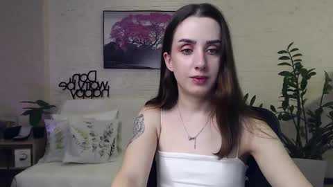 Snapshot of emilylayer chatting on 01-05-25, 12:20 Emyli online show from 01-05-25, 12:20
