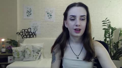 Snapshot of emilylayer chatting on 01-05-25, 09:14 Emyli online show from 01-05-25, 09:14