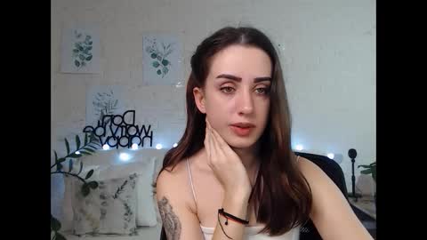 Snapshot of emilylayer chatting on 01-17-25, 09:06 Emyli online show from 01-17-25, 09:06