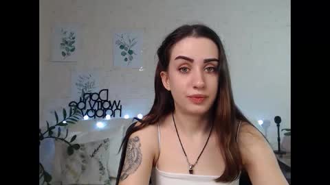 Snapshot of emilylayer chatting on 01-18-25, 03:31 Emyli online show from 01-18-25, 03:31