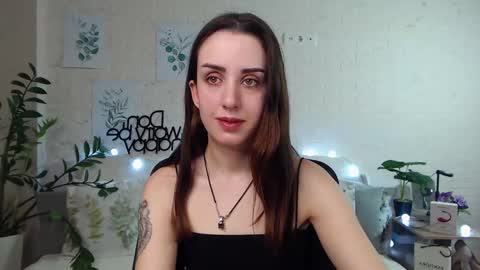 Snapshot of emilylayer chatting on 01-25-25, 09:04 Emyli online show from 01-25-25, 09:04