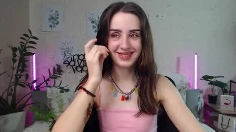 Snapshot of emilylayer chatting on 01-28-25, 08:58 Emyli online show from 01-28-25, 08:58