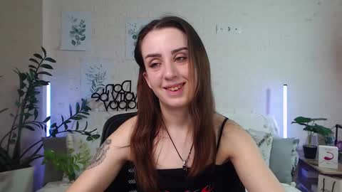 Snapshot of emilylayer chatting on 01-30-25, 03:22 Emyli online show from 01-30-25, 03:22