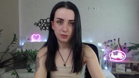 Snapshot of emilylayer chatting on 02-18-25, 09:20 Emyli online show from 02-18-25, 09:20