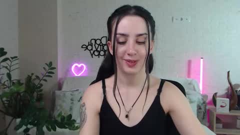 Snapshot of emilylayer chatting on 03-03-25, 06:55 Emyli online show from 03-03-25, 06:55