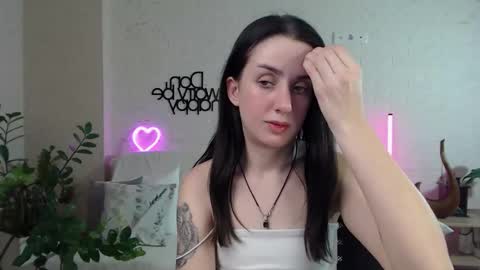 Snapshot of emilylayer chatting on 03-04-25, 10:05 Emyli online show from 03-04-25, 10:05