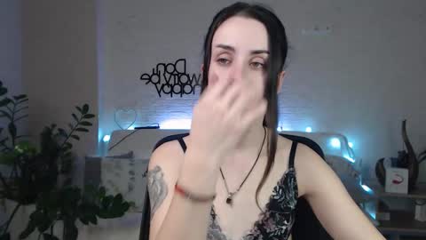 Snapshot of emilylayer chatting on 03-09-25, 10:19 Emyli online show from 03-09-25, 10:19
