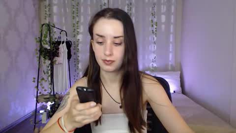 Snapshot of emilylayer chatting on 09-10-25, 05:24 Emyli online show from 09-10-25, 05:24