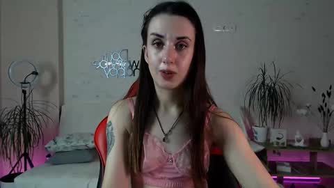 Snapshot of emilylayer chatting on 10-26-25, 01:00 Emyli online show from 10-26-25, 01:00
