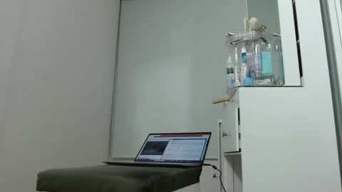 emily monrro online show from 02-02-25, 02:06