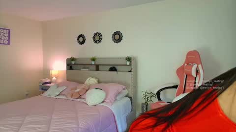 Snapshot of emilyn_keatting chatting on 03-08-25, 02:01 Em online show from 03-08-25, 02:01