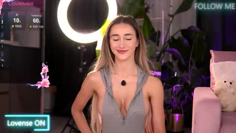 Emily online show from 09-23-25, 02:25