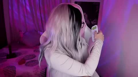 EMILY online show from 02-03-25, 03:53