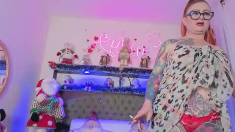 Snapshot of emilyrousse71 chatting on 11-23-25, 08:08 emily rousse online show from 11-23-25, 08:08