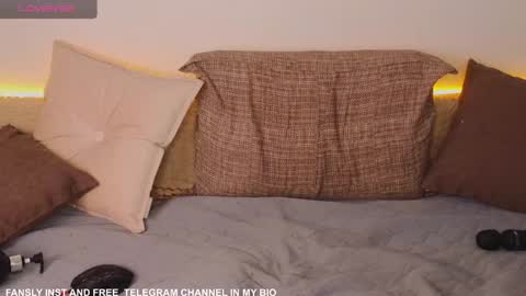 Snapshot of emilytrays chatting on 01-11-25, 06:56 Emily wish-list online show from 01-11-25, 06:56