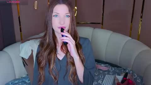 Snapshot of emilytrays chatting on 07-09-26, 05:22 Emily wish-list online show from 07-09-26, 05:22