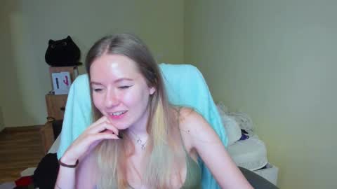 Emily online show from 03-08-25, 10:54